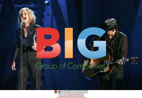 Sugarland Performs at CMA Awards