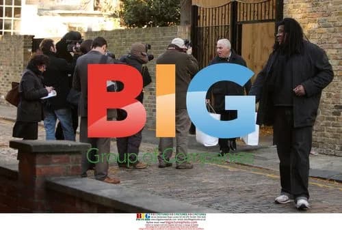 Amy Winehouse's dad and manager leaving her home