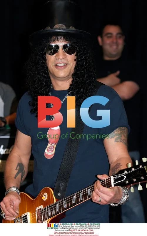 Slash Performs at Rock 'N' Roll Fantasy Camp