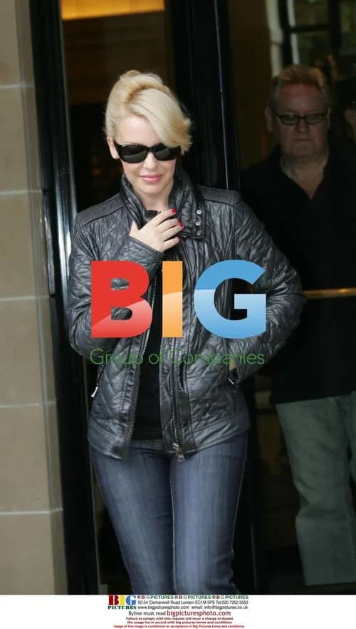 Kylie Minogue Leaving Paris Hotel