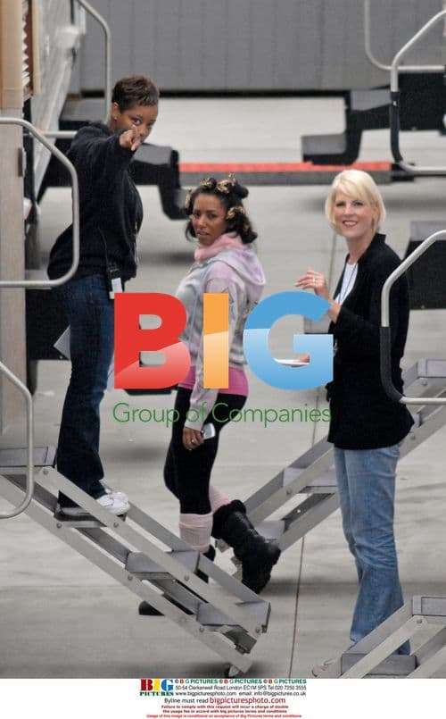 Melanie Brown leaves trailer, jokes with crew