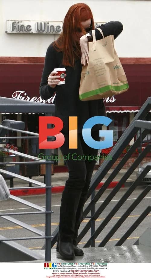 Marcia Cross Plays Peek-a-Boo During Shopping Trip