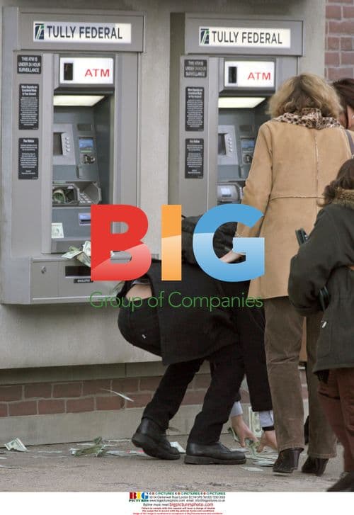 Shia Labeouf films 'Eagle Eye' scene