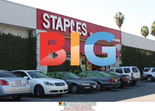 Kristen Bell Shops with Friends in LA