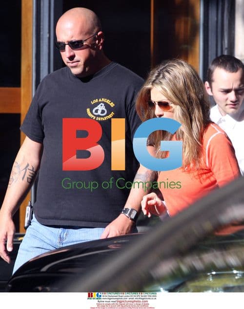 Jennifer Aniston gets into car with bodyguards