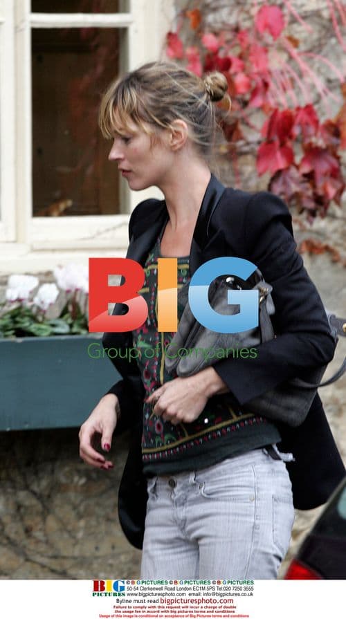 Kate Moss and Jamie Hince Lunch at Pub