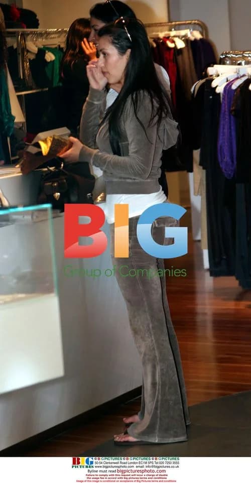 Kim Kardashian Shops in Beverly Hills