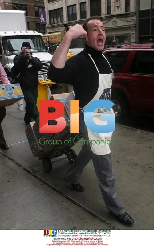 Michael Lohan Volunteers at Thanksgiving Meal