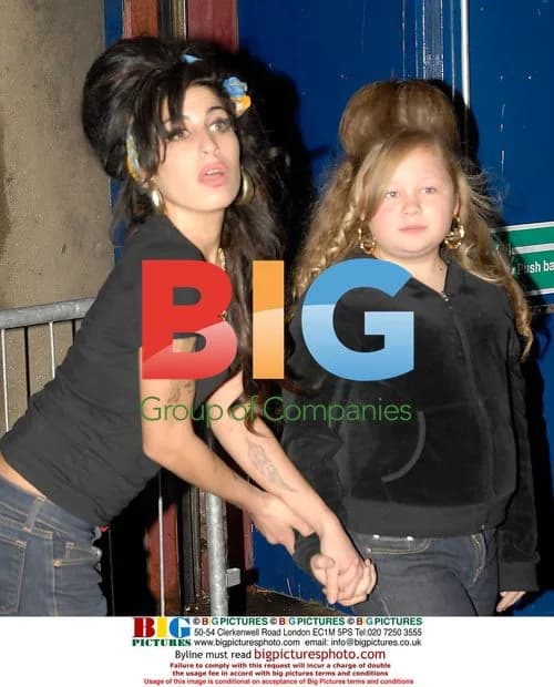 Amy Winehouse Meets Fan Backstage