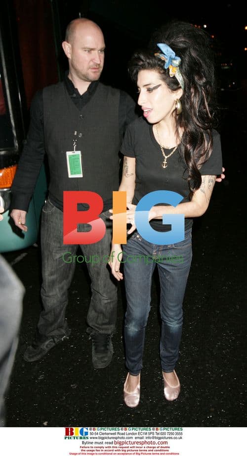 Amy Winehouse Meets Schoolgirl Fan