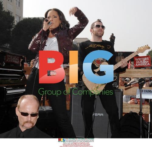 Alicia Keys Performs for WGA Writers