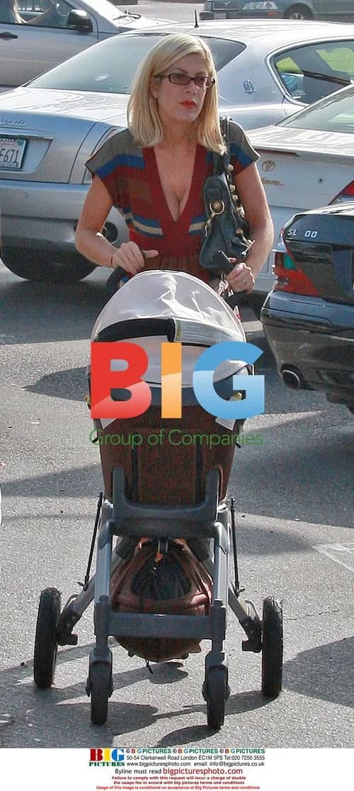 Tori Spelling and Baby Liam Shopping at Whole Foods