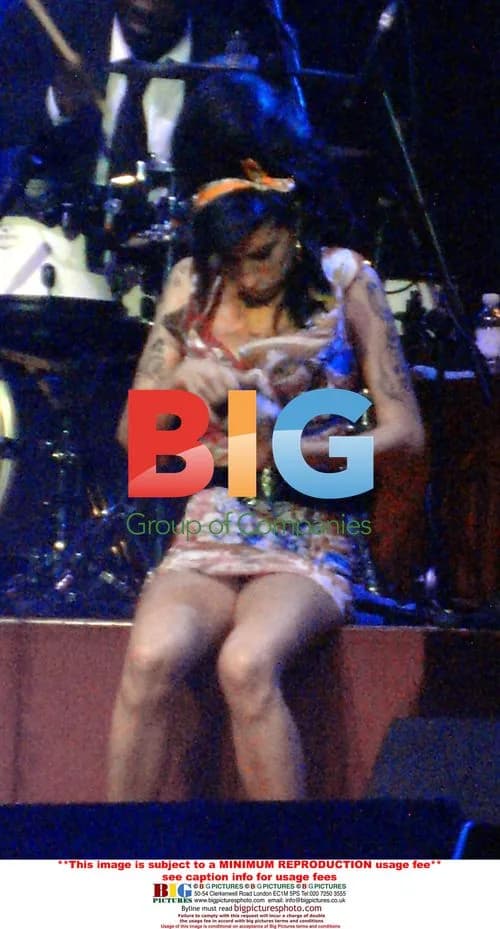 Amy Winehouse Sniffs Substance at Brixton Show