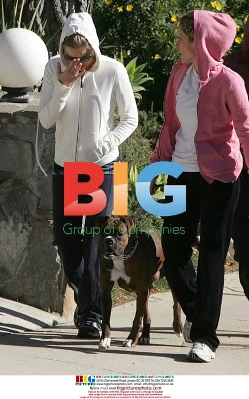 Kristen Bell Steps Out with Friends