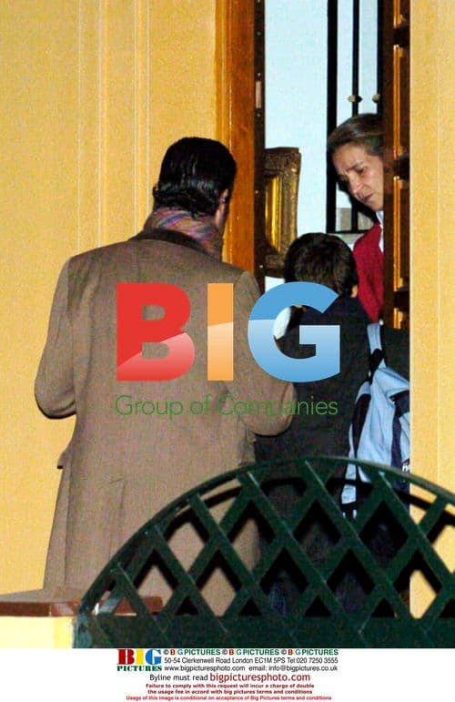 Duke of Lugo with children visiting Elena de Borbon