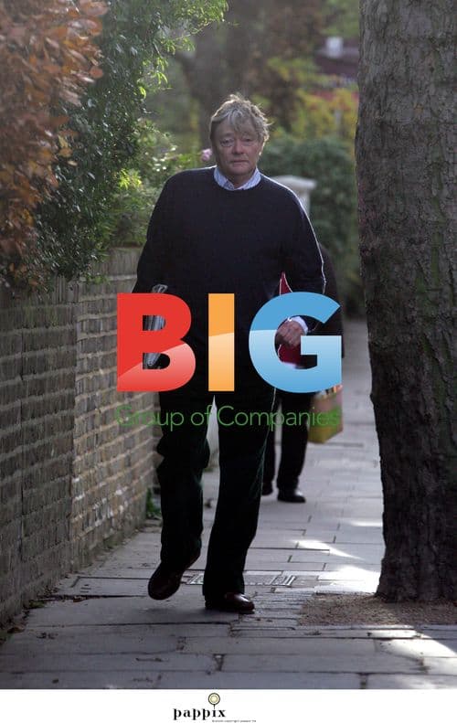 Simon Ward unloading car