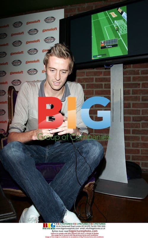 Peter Crouch Launches Real Football 2008
