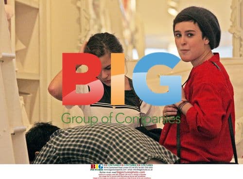 Sisters Rumer and Tallulah Willis shop