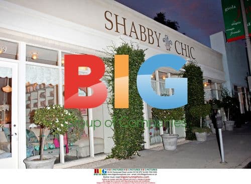 Sisters Rumer and Tallulah Willis Shop for Sheets