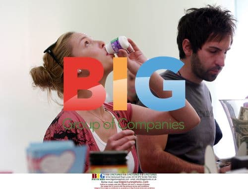 Katherine Heigl and Josh Kelly at health food store