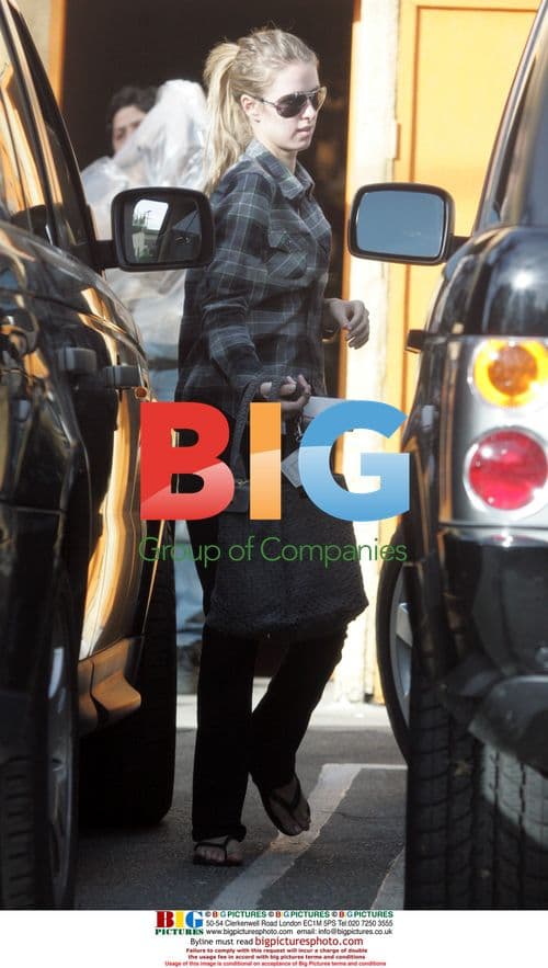 Nicky Hilton goes shopping for a Lamp