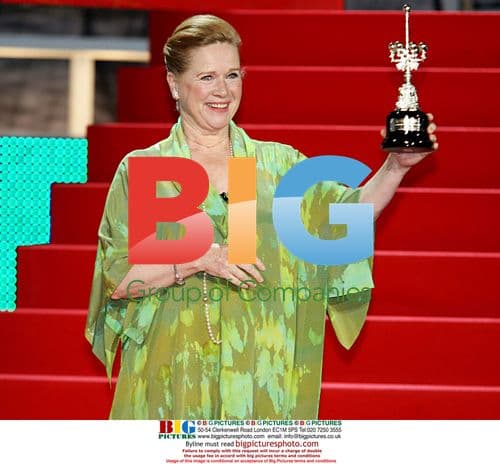 Liv Ullmann receives Donosti award