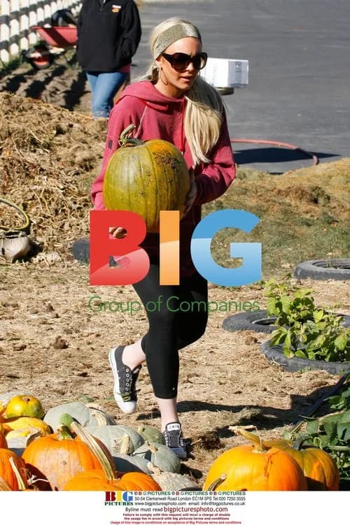Lindsay Lohan Visits Pumpkins in Utah