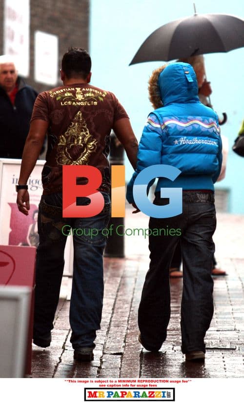 Jordan Hides from Paparazzi at Beauty Salon