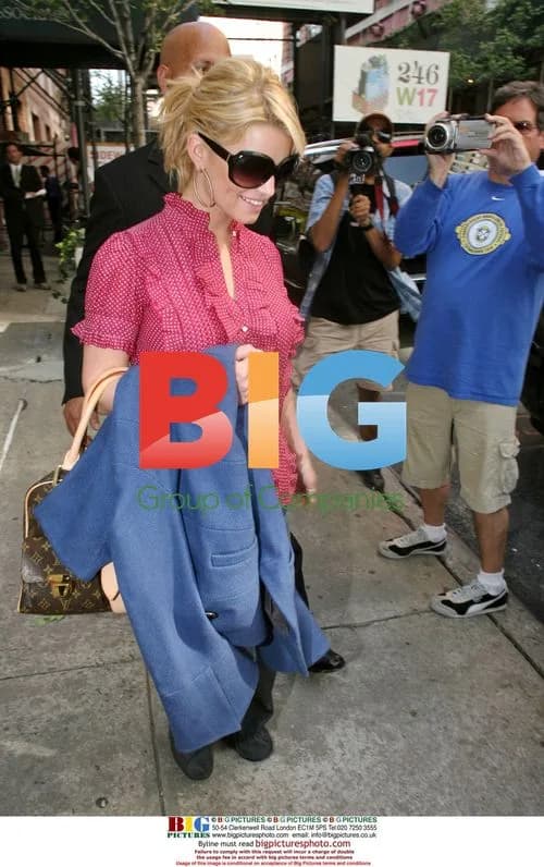 Jessica Simpson Apartment Hunting In NYC