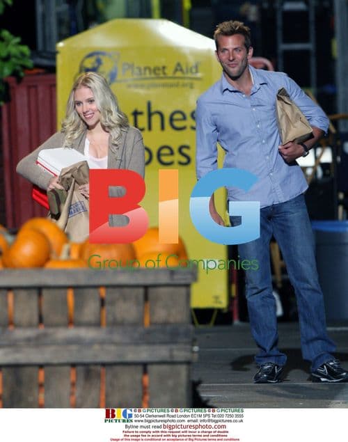 Scarlett Johansson and Bradley Cooper on 'He's Just Not That Into You' Set