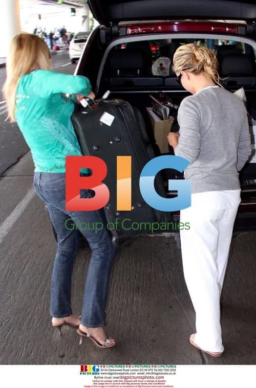 Hayden Panettiere Picks Up Mom at LAX