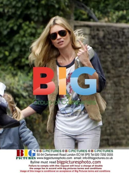 Kate Moss Visiting Neighbor