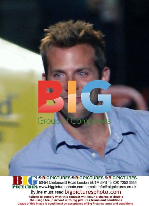 Scarlett Johansson and Bradley Cooper on 'He's Just Not That Into You' set