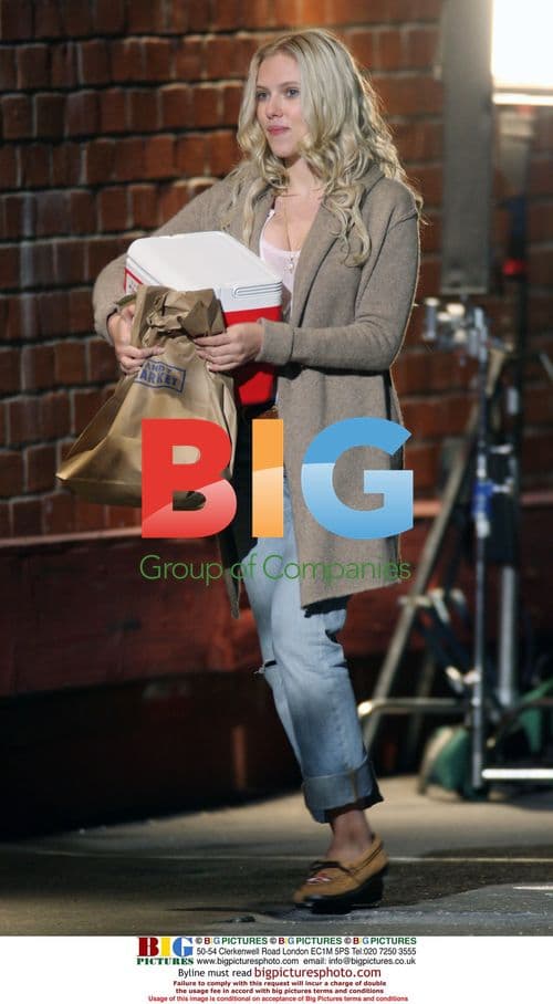 Scarlett Johansson and Bradley Cooper on 'He's Just Not That Into You' set