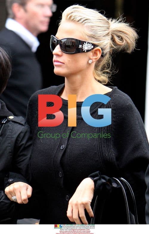 Katie Price Arrives at Court with Family