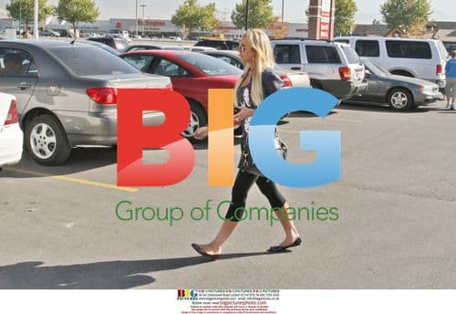 Lindsay Lohan Goes Shopping in Utah