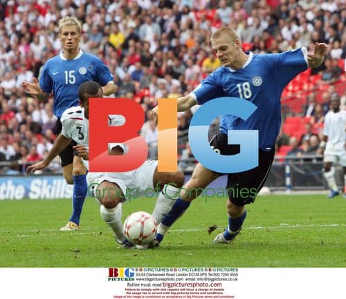 Ashley Cole twists ankle after play