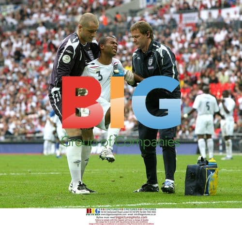 Ashley Cole twists ankle in England vs Estonia match