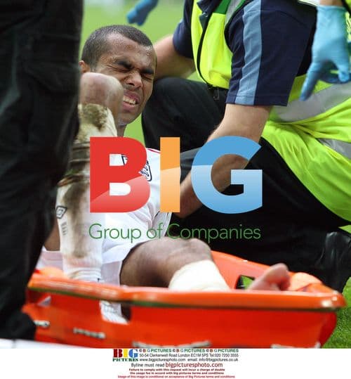 Ashley Cole twists ankle after challenge