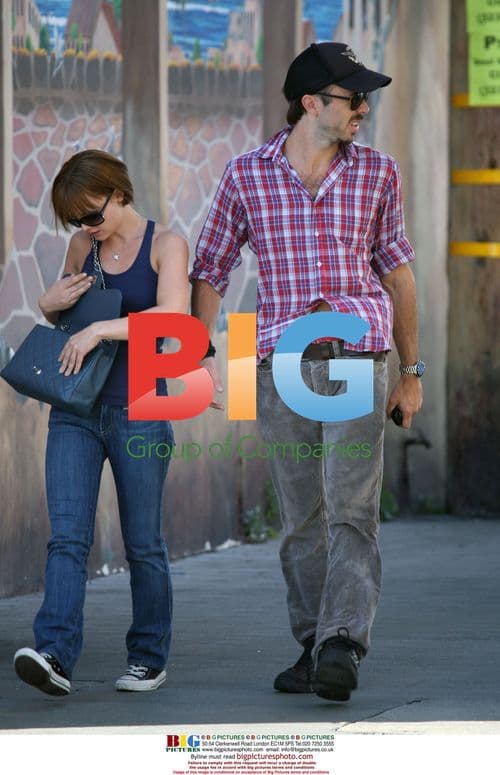 Christina Ricci shopping with friend