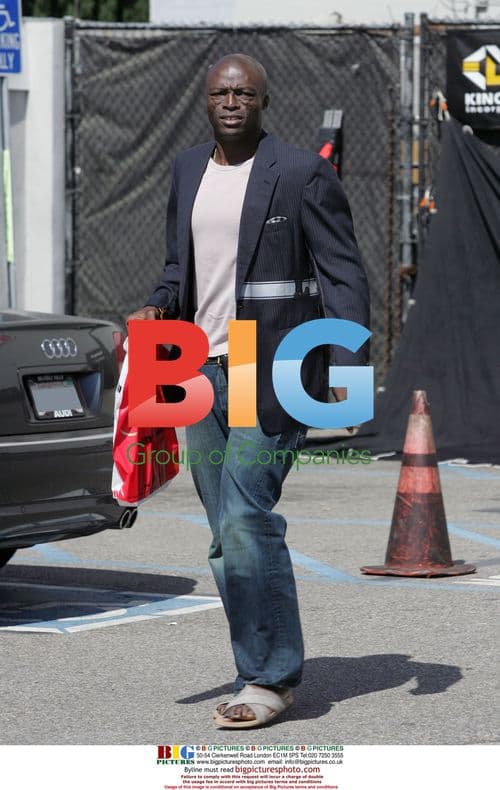 Seal visits Samy's Camera