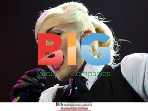 Gwen Stefani Performing Live in Milan