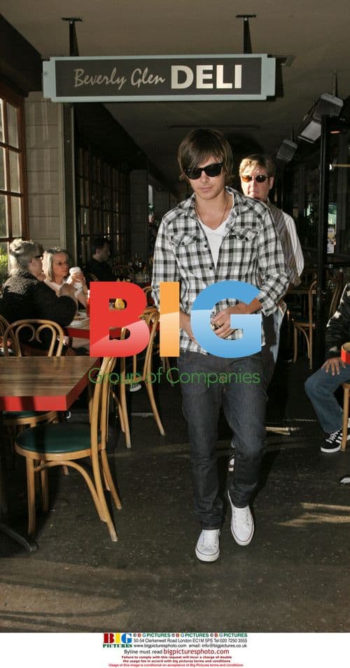Zac Efron Visits Beverly Glen Deli