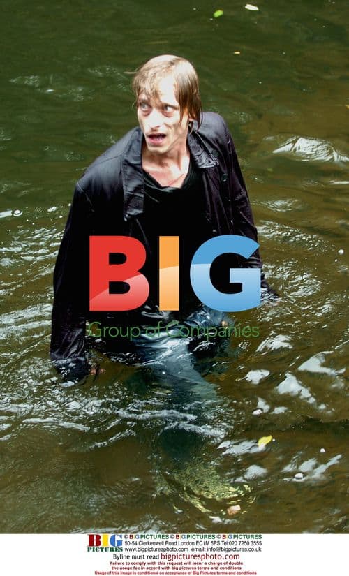 Mackenzie Crook on set of 'Abranham's Point'