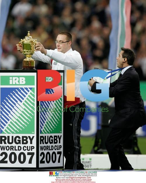 Prankster grabs Rugby World Cup trophy