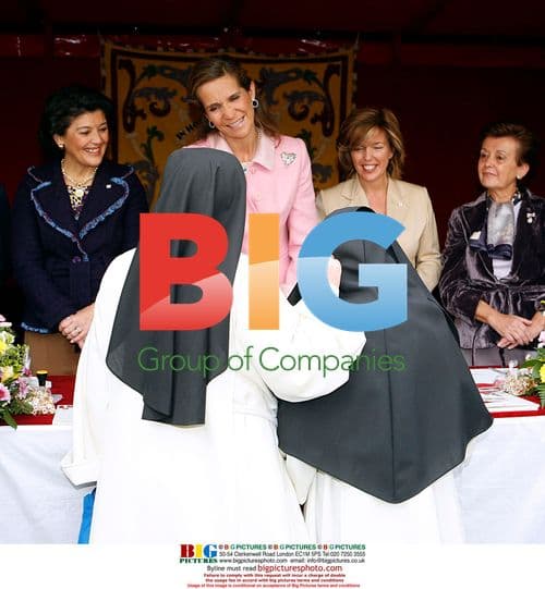 Princesses preside Red Cross charity table