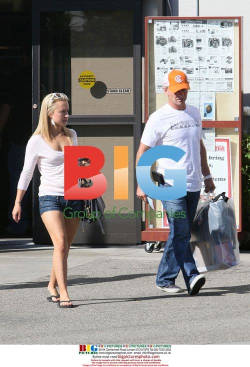 Hayden Panettiere Gets New Camera Gear