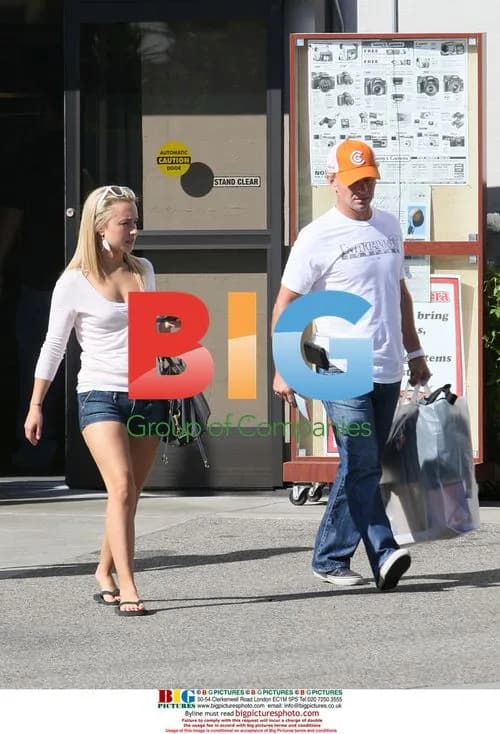 Hayden Panettiere Gets New Camera Gear