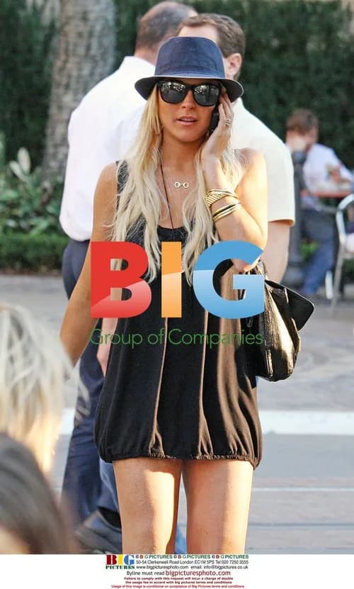 Lindsay Lohan Shopping Outing