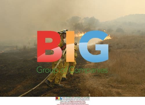 Firefighters battle Harris Fire in San Diego
